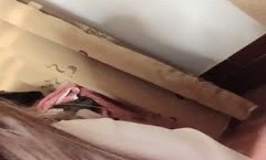 超级清纯可爱妹子，散发着少女气息，粉色蕾丝内裤小穴原生态超级粉嫩