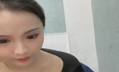 小楠吃不饱：啊啊啊~~哦哦哦 受不了~~  大奶骚货，极品中极品，跳蛋、摇奶，骚骚的叫床声，顶死了！