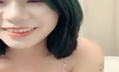 短发漂亮美女主播直播修小很漂亮就在小上方还有个纹身激情自慰十分诱人