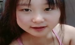 刚毕业就上岗的风骚学妹全程露脸大秀直播，听狼友指挥奶子发育的真不错，自己玩奶头撅着屁股发骚蝴蝶逼水嫩