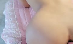 蜜桃臀风骚小女友全程露脸让小哥调教玩弄，新买的肛塞撅着屁股让小哥插入，口交大鸡巴后入首爆菊花精彩刺激