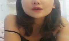 短发黑衣少妇换上透视情趣装道具自慰吊带黑丝近距离特写振动棒抽插很是诱惑喜欢不要错过